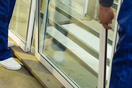 Commercial Glass Repair Technician in Miami Beach, FL